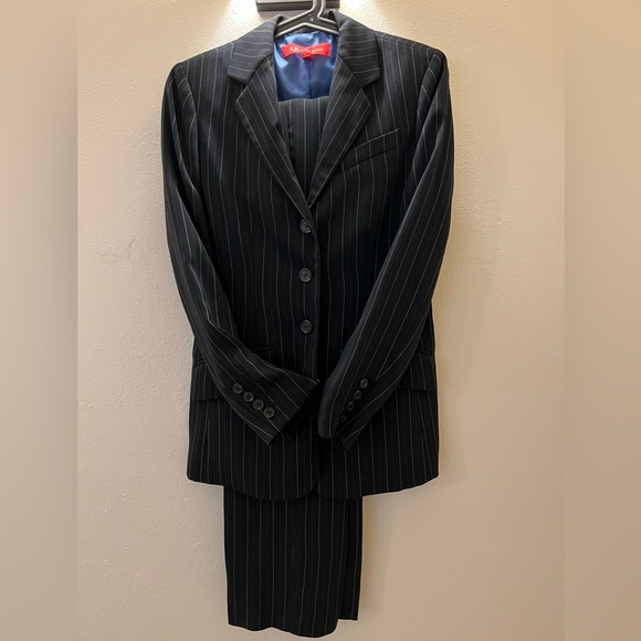 Anne Klein 2 piece pinstripe black suit 2P with 4P pants - Picture 6 of 16